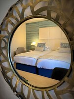 Habitación doble de uso individual | Escritorio, wifi gratis, ropa de cama