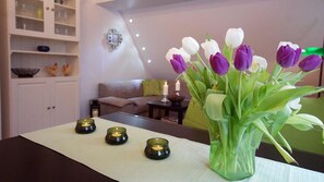 Apartment (2. - incl. Cleaning Fee 50 EUR) | Living area | Flat-screen TV - Haus Richard (Heringsdorf)