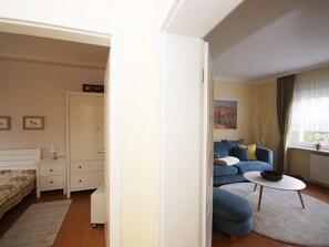 Apartment, 2 Bedrooms (1.- incl. Cleaning Fee 65 EUR) | Living area | Flat-screen TV - Haus Richard (Heringsdorf)