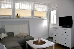 Apartment, 2 Schlafzimmer (3.- incl. Cleaning Fee 55 EUR) | Wohnbereich | Flachbildfernseher
