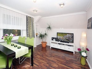 Apartment (2. - incl. Cleaning Fee 50 EUR) | Living area | Flat-screen TV