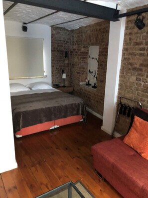 Studio | In-room safe, desk, free cots/infant beds, free WiFi - Galata Fourth Floor Suites (Istanbul)
