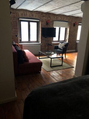 Studio | Wohnbereich | LCD-Fernseher