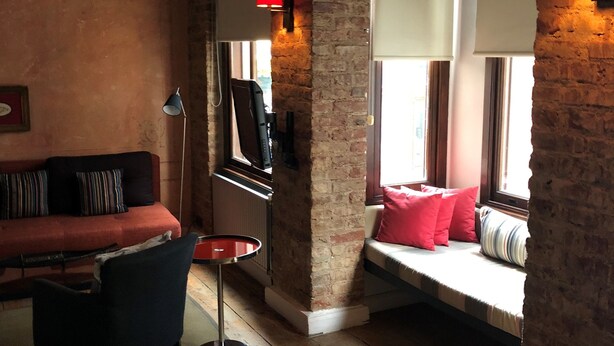 Studio | Living area | LCD TV - Galata Bay Windows Apartment (Istanbul)