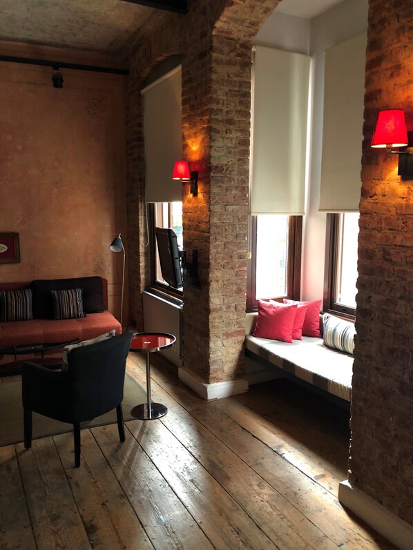 Studio | Aire de séjour | Téléviseur ACL