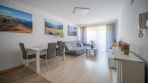 Apartment (7, ul. Za Strugiem 18 B) | Living area - Apartamenty Sun & Snow Centrum Zakopane (Zakopane)