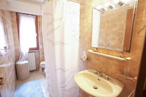 Apartment, 2 Bedrooms | Bathroom