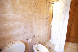 Apartment, 2 Bedrooms | Bathroom