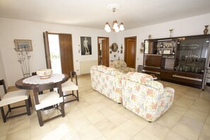 Apartment, 2 Schlafzimmer | Wohnbereich