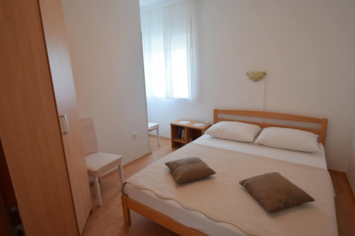 Standard Apartment, 1 Bedroom | Cribs (surcharge), WiFi (free), bed sheets