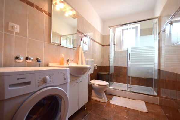 Apartment, Balcony | Bathroom