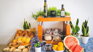 Daily buffet breakfast for a fee