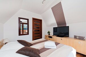 Apartment (17E) | Laptop workspace, iron/ironing board, bed sheets