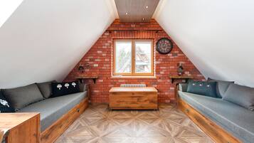 Studio (9B) | 1 bedroom, laptop workspace, iron/ironing board, bed sheets