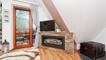 Apartment (17E) | Living area | Flat-screen TV