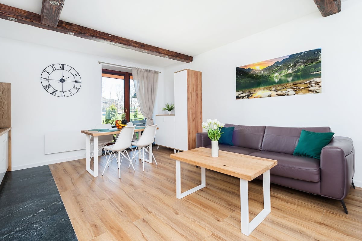 Apartamento (23C) | Área de estar | TV de tela plana
