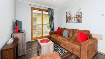 Apartment (3 C) | 1 bedroom, laptop workspace, iron/ironing board, bed sheets