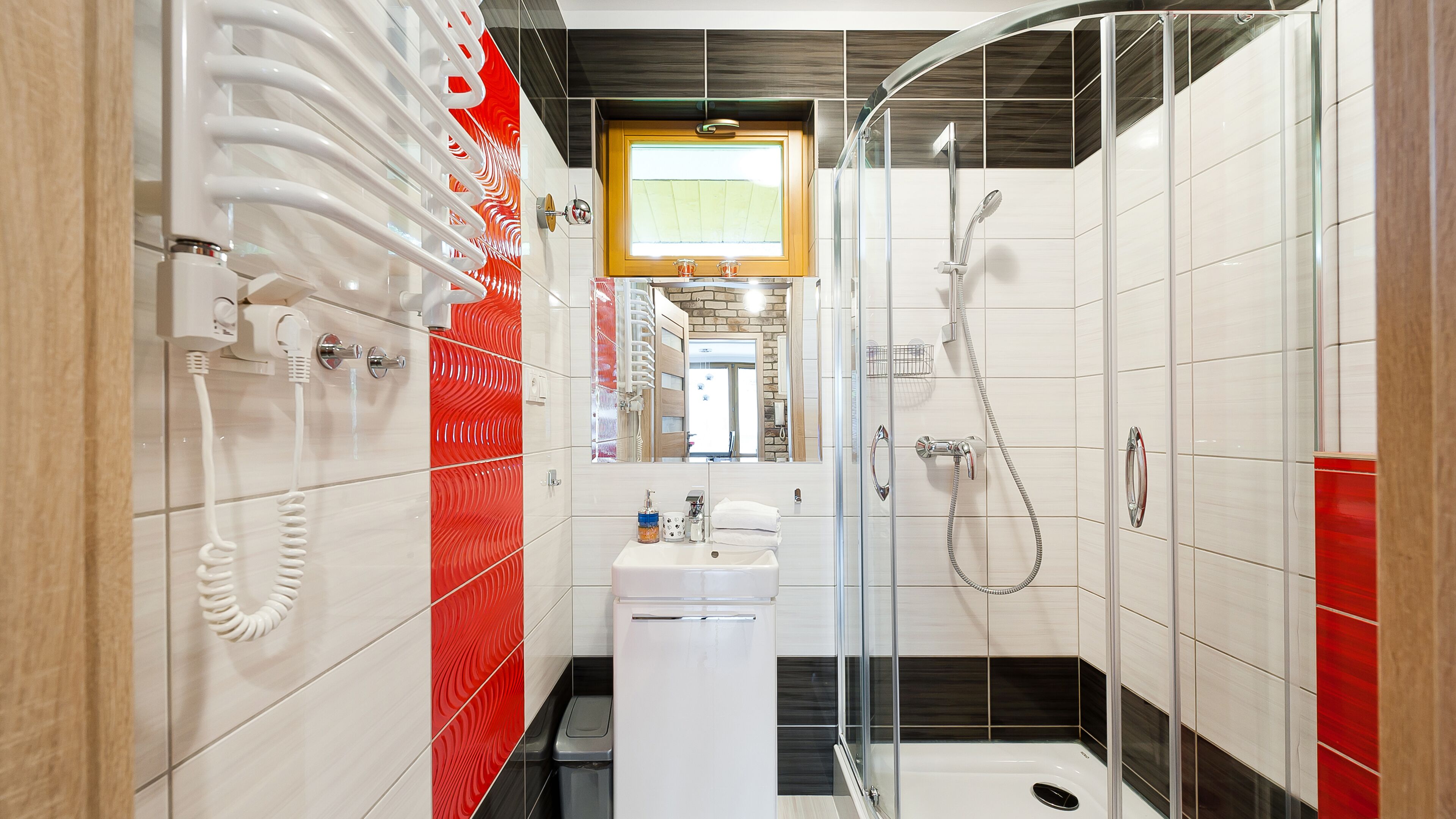 Apartment (3 C) | Bathroom | Shower, hair dryer, towels