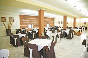 Free daily full breakfast