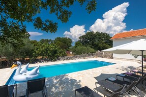 Seasonal outdoor pool, pool umbrellas, sun loungers - Villa Nadia (Dobrinj)