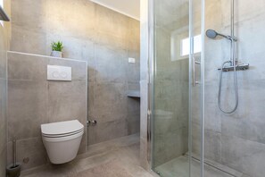 Apartment, 2 Bedrooms, Sea View | Bathroom