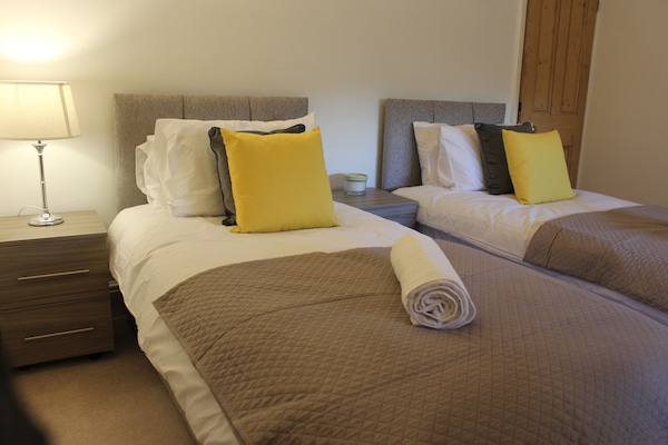 Business villa, 3 slaapkamers, uitzicht op tuin | 3 slaapkamers, lakens van Egyptisch katoen, luxe beddengoed, donsdekens