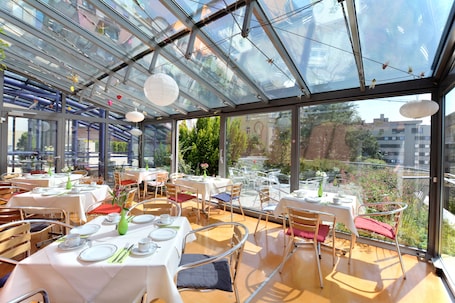 Daily buffet breakfast (EUR 15.90 per person)