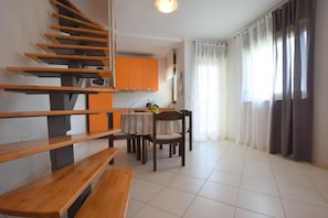 Classic-Apartment, 1 Schlafzimmer | Wohnzimmer | Flachbildfernseher