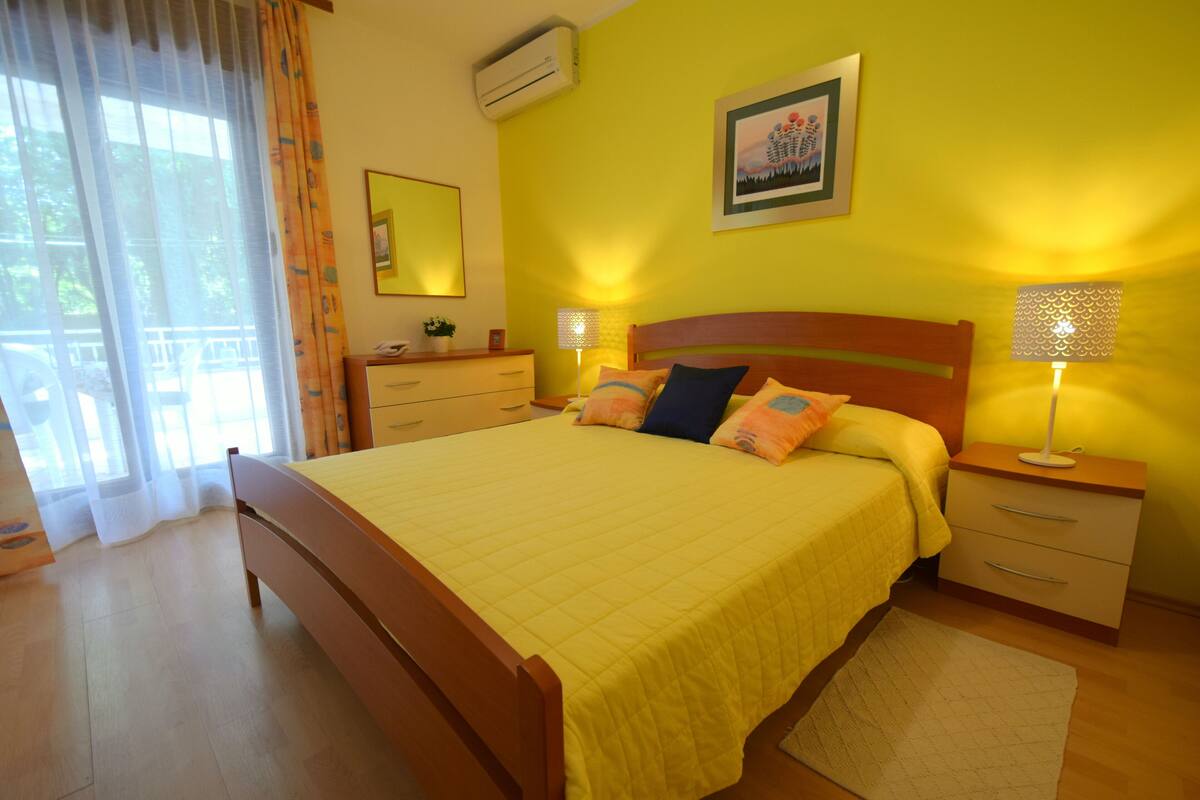 Appartamento, 1 camera da letto (Ground Floor) | Culle/letti per bambini (a pagamento), Wi-Fi gratuito, lenzuola