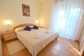 Appartamento, 1 camera da letto, terrazzo | Culle/letti per bambini (a pagamento), Wi-Fi gratuito, lenzuola