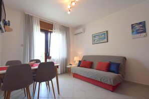 Appartamento, 1 camera da letto | Soggiorno | TV a schermo piatto