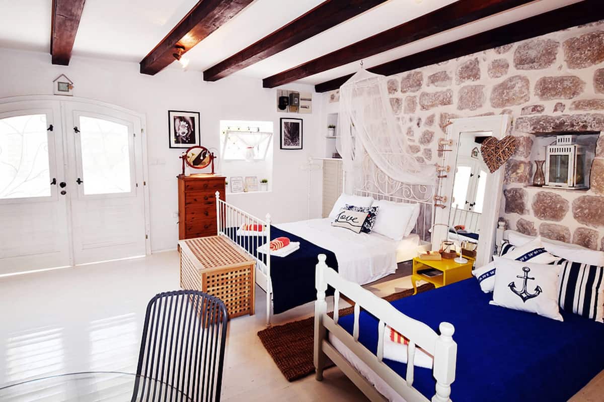 Comfort Studio, Sea View | Desk, blackout curtains, soundproofing, iron/ironing board