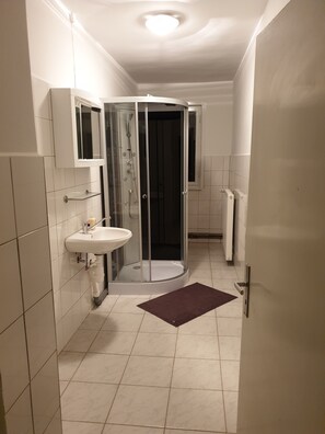 Shower, towels