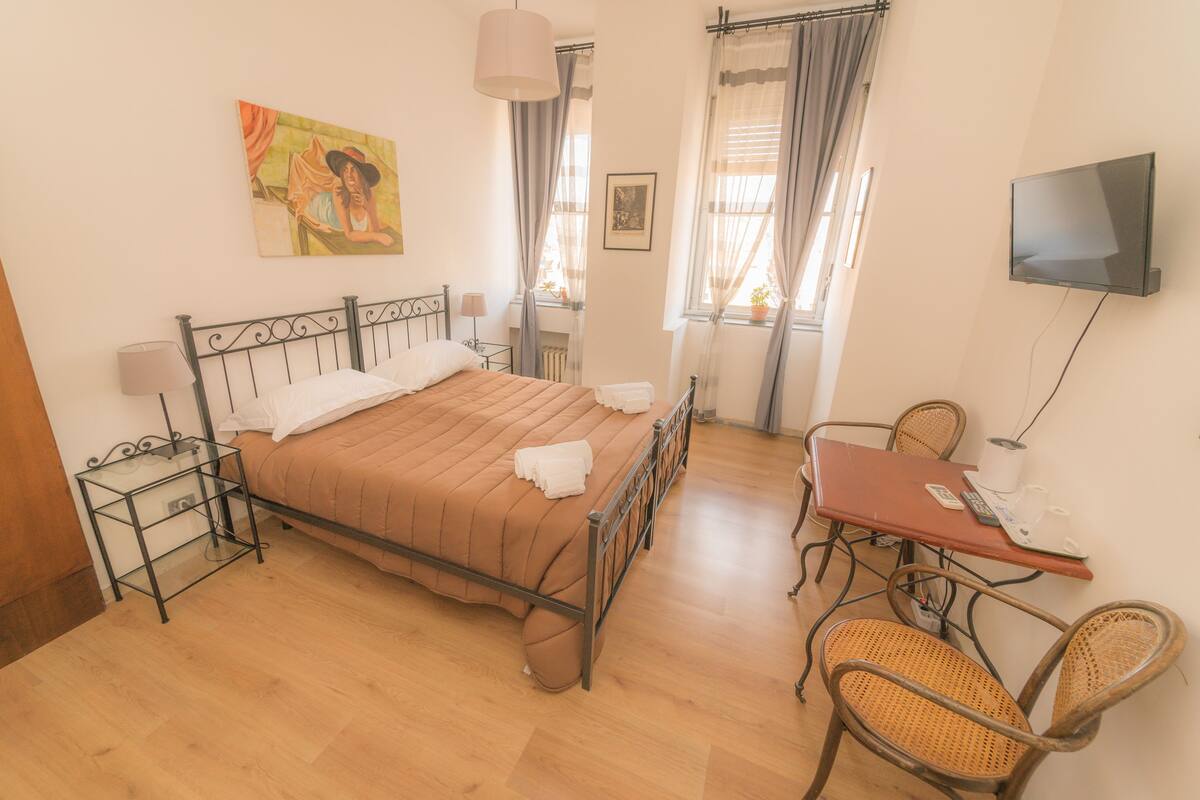 Double or Twin Room, Private Bathroom (U Liotru) | Desk, blackout drapes, iron/ironing board, free WiFi