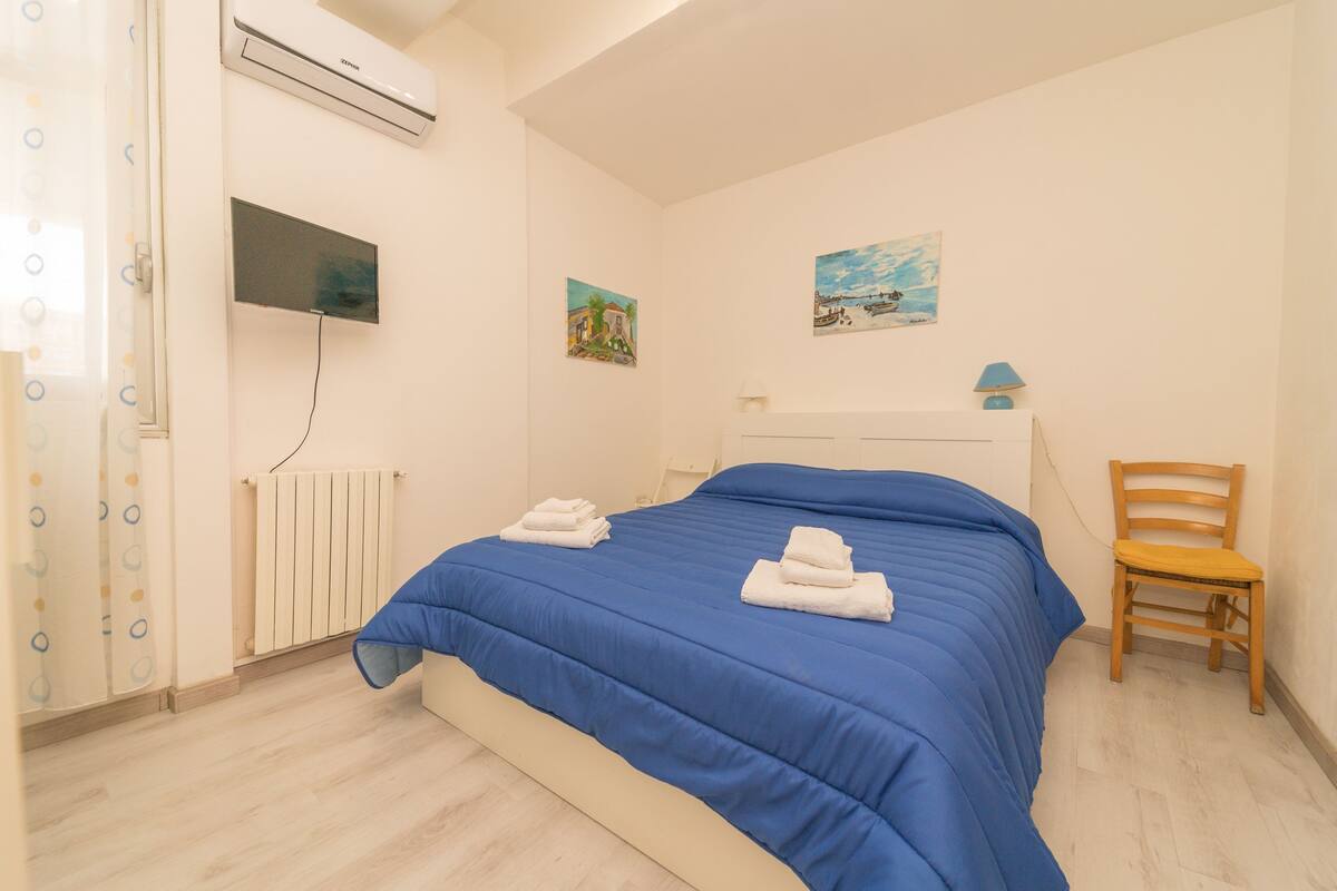 Traditional Double Room, Courtyard View (A Trizza) | Desk, blackout drapes, iron/ironing board, free WiFi