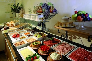 Desayuno buffet incluido todos los días