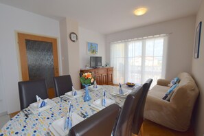 Comfort-Apartment | Wohnzimmer | Flachbildfernseher