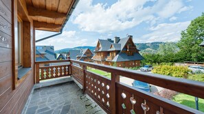 Apartemen (J1) | Balkon