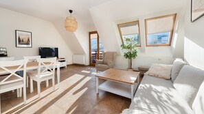 Apartment, Mountain View (J2) | Living area | Flat-screen TV