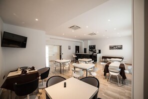 Free daily buffet breakfast - Family Hotel (Polla)