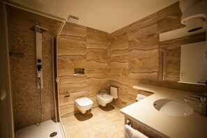 Doppelzimmer zur Einzelnutzung, 2 Einzelbetten | Badezimmer