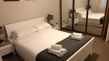 Apartamento (1 Bedroom) | 1 quarto, roupas de cama premium, espaço de trabalho para notebook