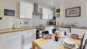 House (4 Bedrooms) | Dapur peribadi | Peti sejuk, ketuhar gelombang mikro, ketuhar, dapur 