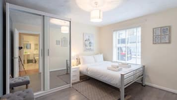 House (4 Bedrooms) | 4 bedrooms, premium bedding, laptop workspace, iron/ironing board