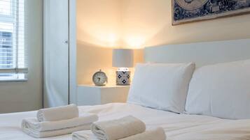 House (4 Bedrooms) | 4 bedrooms, premium bedding, laptop workspace, iron/ironing board