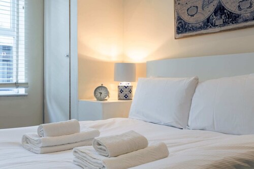 Stylish and Homely 4 Bedroom Home in East London