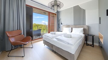 Apartment (134) | Individually decorated, individually furnished, iron/ironing board