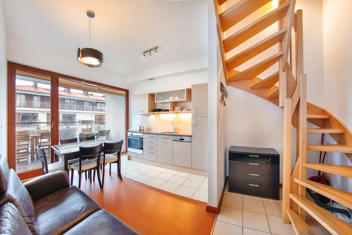 Apartment (533) | Iron/ironing board, individually decorated, individually furnished