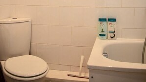 Studio (0 Bedroom) | Bathroom - Trendy Studio Flat in Kemptown Village (Brighton)