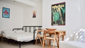 Studio (0 Bedroom) - Trendy Studio Flat in Kemptown Village (Brighton)